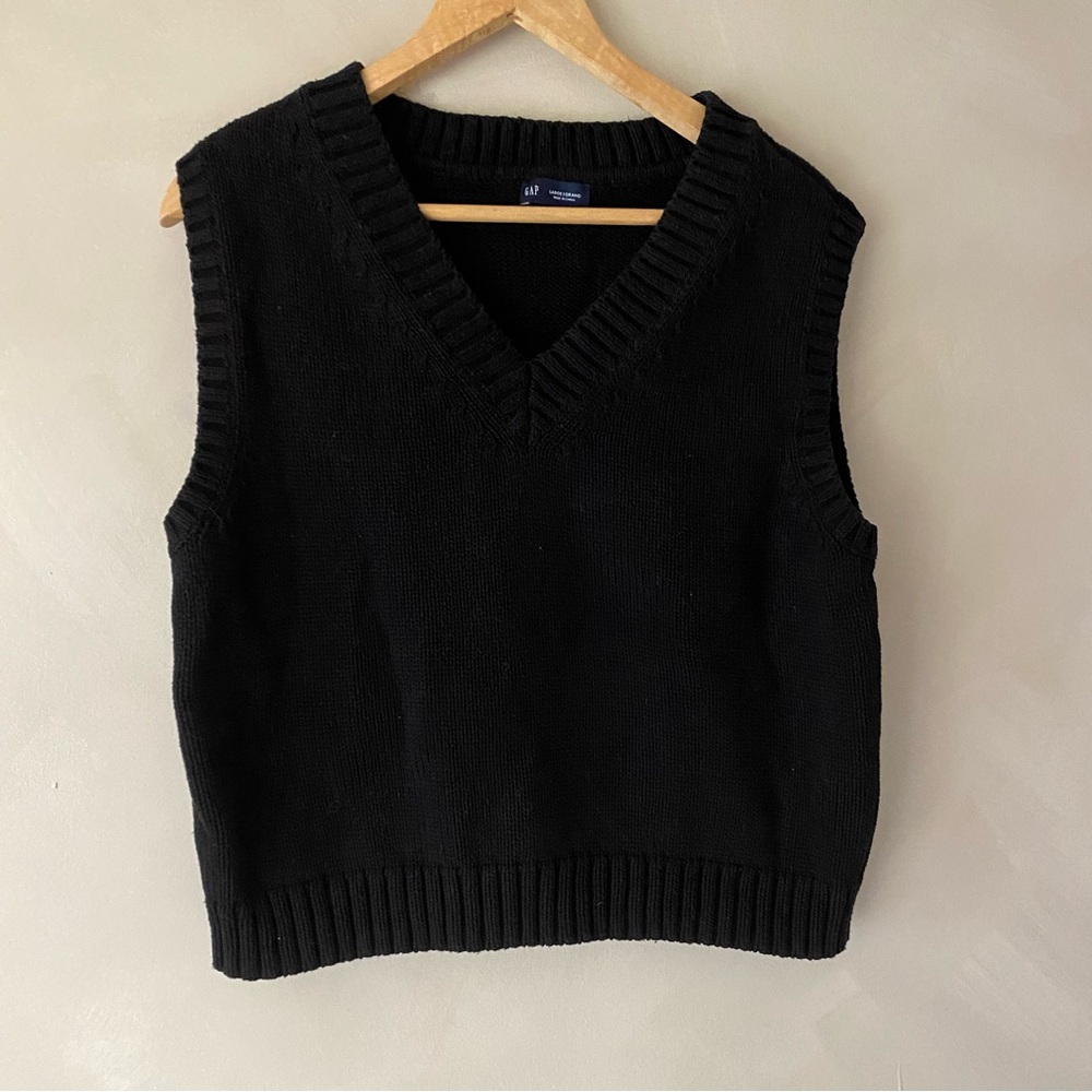 Women's Gap Black Sweater Vest